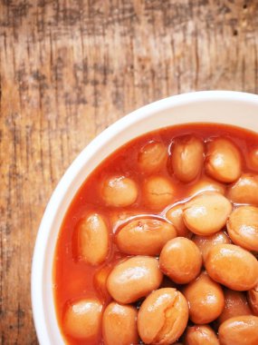 Domates soslu beyaz fasulye.