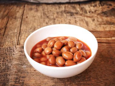 Domates soslu beyaz fasulye.