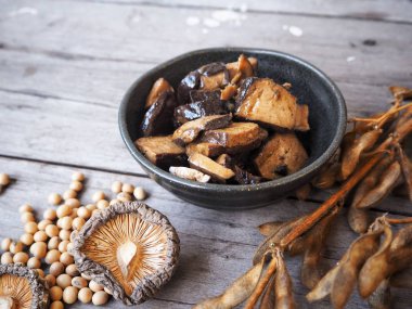 Shiitake mantar ile tofu