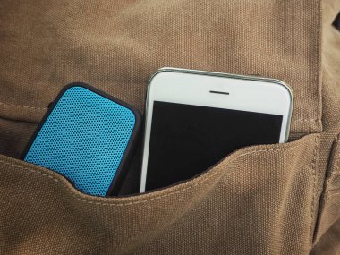 Akıllı telefon ve çanta ile Bluetooth Hoparlör