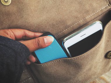 Akıllı telefon ve çanta ile Bluetooth Hoparlör