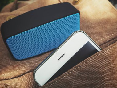 Akıllı telefon ve çanta ile Bluetooth Hoparlör