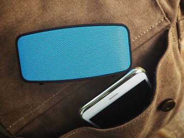 Akıllı telefon ve çanta ile Bluetooth Hoparlör