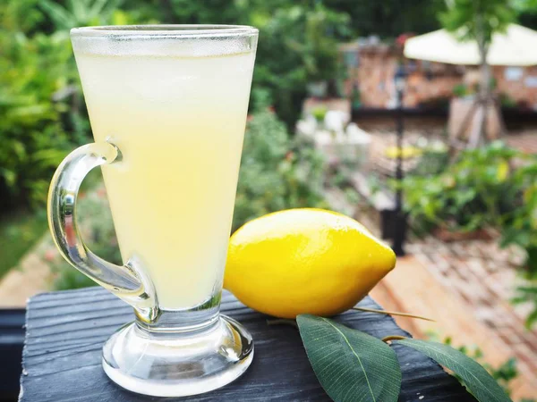 Primer plano de limonada amarilla — Foto de Stock