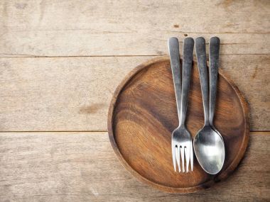 boş tabak kaşık ve çatal