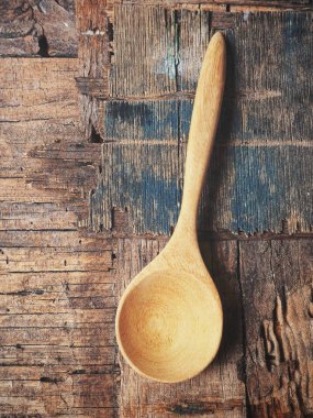 Tahta kaşık arka plan üzerinde Kapat