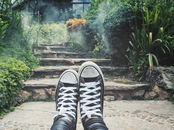 Cropped Shot Female Legs Sneakers Stairs Beautiful Garden — Stock Photo, Image