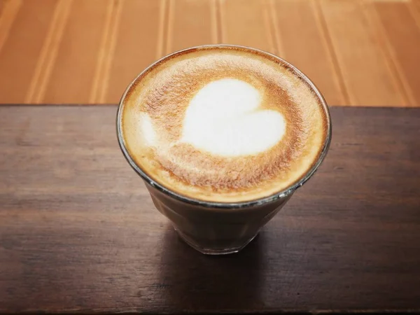 Latte Art Koffie Houten Achtergrond Kopje — Stockfoto
