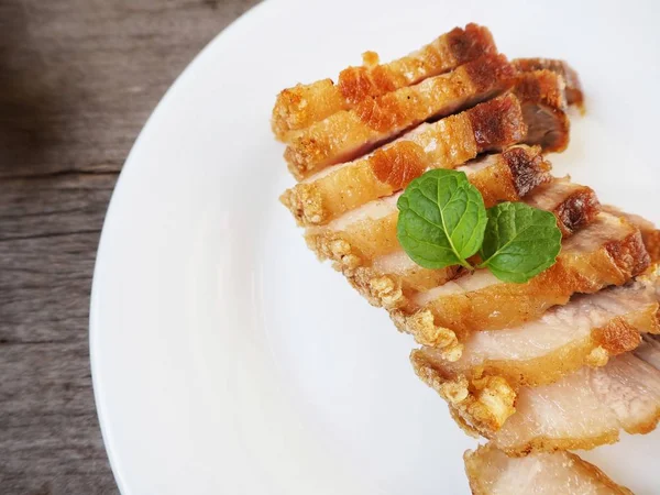 Vue Dessus Ventre Porc Grillé Sur Assiette Dans Cuisine — Photo