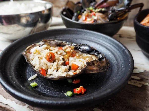 soya sosu ve Marine yengeç ile lezzetli Kore yemek 