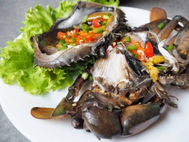 soya sosu ve Marine yengeç ile lezzetli Kore yemek görmek 