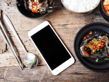 Soya sosu ile akıllı telefon yengeç Kore yemeği Marine