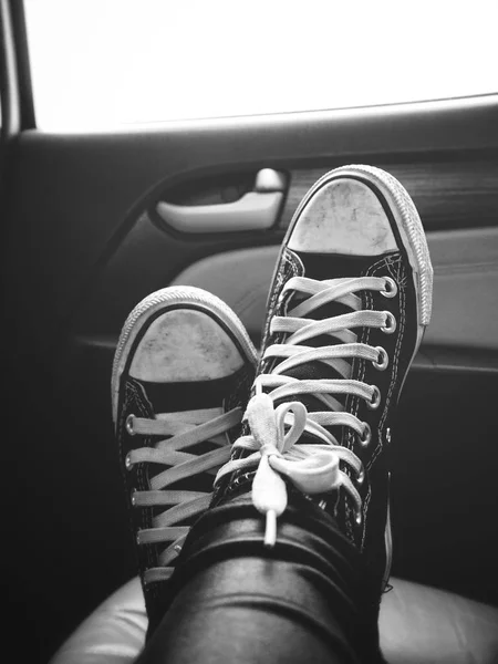 Selfie Sneakers Bilen — Stockfoto