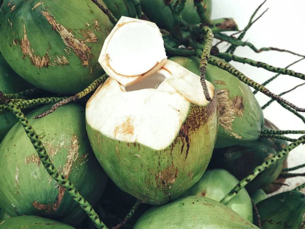 Vista Vicino Noci Cocco Fresche Acqua Dolce Cocco — Foto Stock