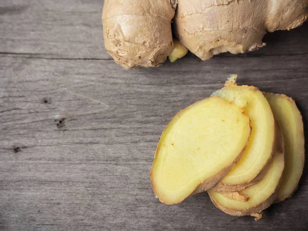 Färsk Ingefära Trä Bakgrund — Stockfoto