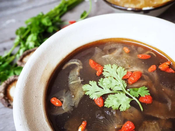 Tigela Sopa Tradicional Chinesa Com Barbatana Tubarão Fundo Madeira — Fotografia de Stock