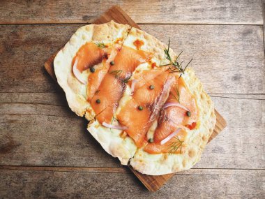 güzel taze pizza füme somon ile yakından görmek