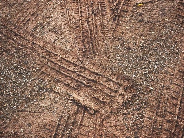 Vista Ravvicinata Delle Tracce Delle Ruote Sulla Superficie Stradale Sporca — Foto Stock