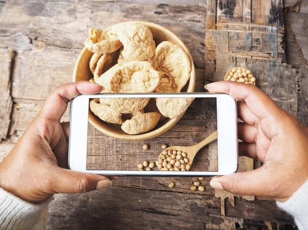Soya protein akıllı telefon ile fotoğraf çekme