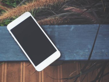 Akıllı telefon arka plan üzerinde yakın çekim