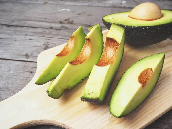 Fresh Avocado Sliced Chopping Board Wooden Background — Stock Photo, Image