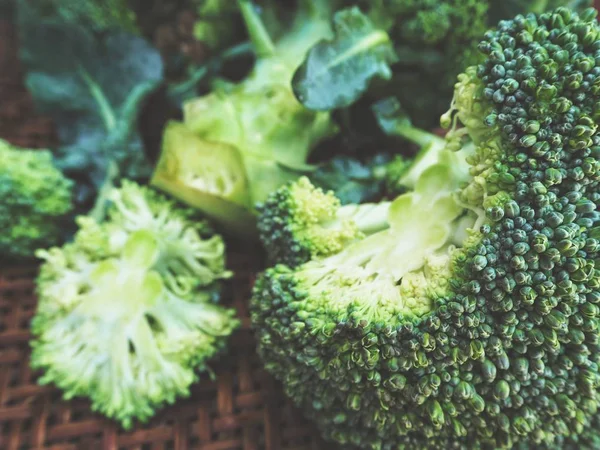 Weergave Van Verse Rauwe Broccoli Houten Achtergrond Sluiten — Stockfoto