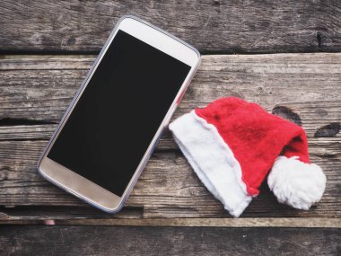 Noel şapka ile akıllı telefon