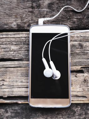 Kulaklık ile akıllı telefon