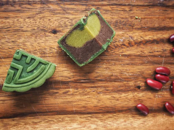 Morceaux Gâteau Chinois Traditionnel Lune Verte Festival Sur Fond Bois — Photo