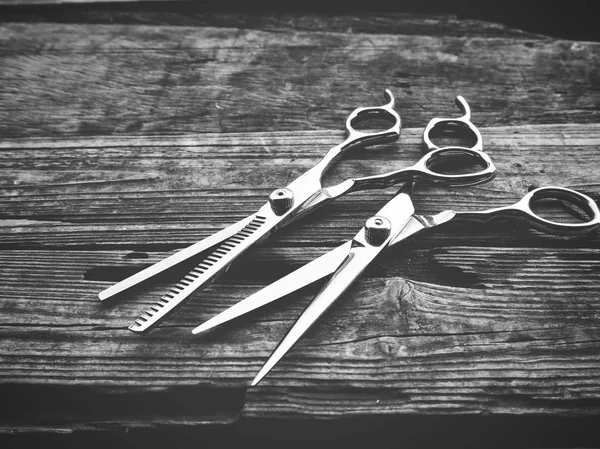 Pair Hair Cutting Shears Grungy Wooden Background — Stock Photo, Image