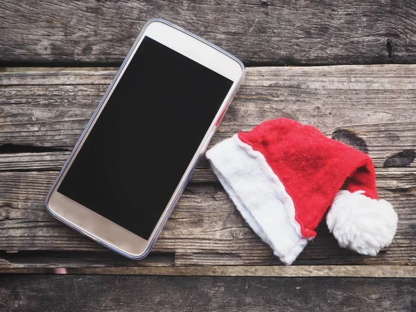 Noel şapka ile akıllı telefon