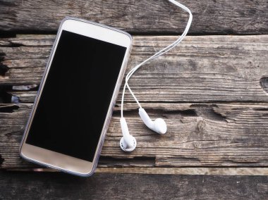 Kulaklık ile akıllı telefon