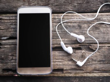 Kulaklık ile akıllı telefon