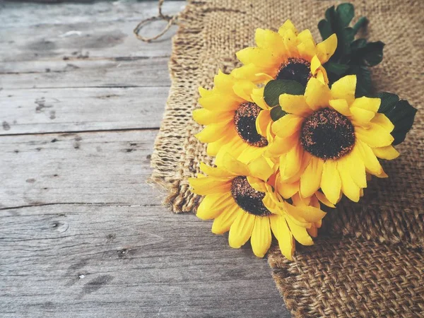 Güzel ayçiçeği yapay çiçek