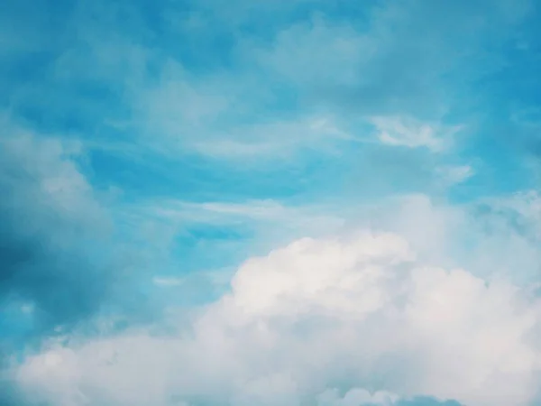 Vista Panoramica Del Cielo Nuvoloso Tempestoso Blu — Foto Stock