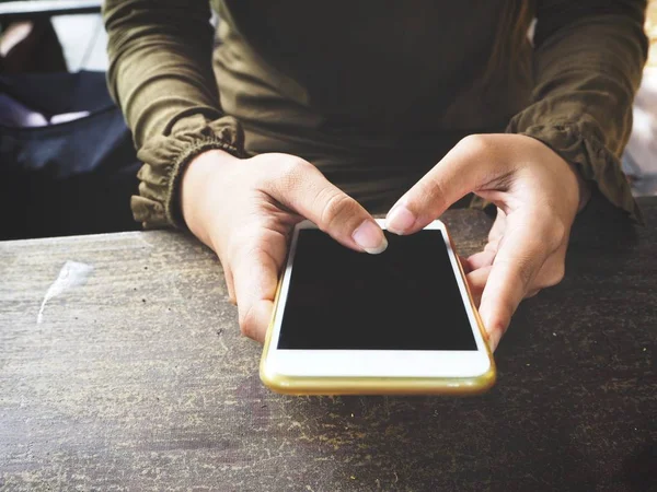 Close View Woman Using Modern Smartphone — Stock Photo, Image