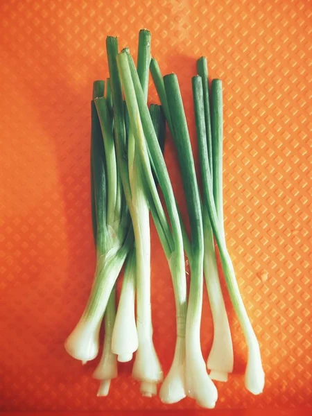 Fresh Green Spring Onion Orange Rubber Background — Stock Photo, Image