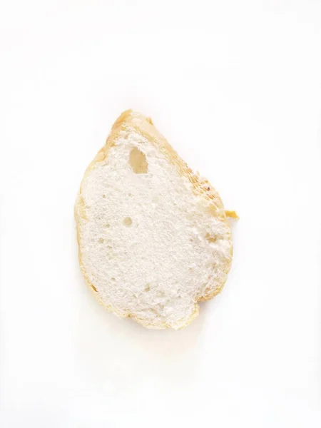 Krajíc Chleba Izolovaných Bílém Pozadí Minimalistické Pojetí — Stock fotografie