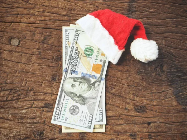 Vista Dall Alto Delle Banconote Dollari Con Cappello Natale Sul — Foto Stock