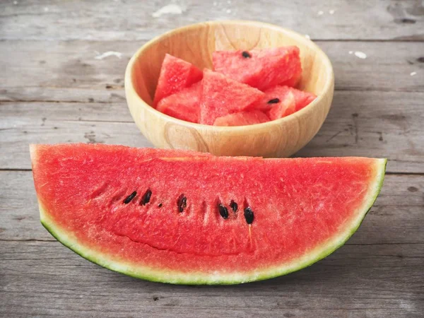 Reife Frische Wassermelone Auf Holzgrund — Stockfoto