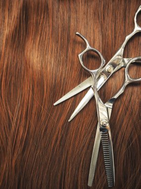 Kahverengi saç saç kesme Makası