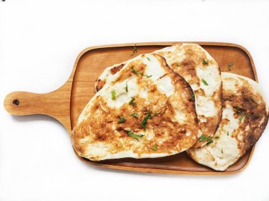 Taze Hint naan ekmek izole üzerinde beyaz arka plan