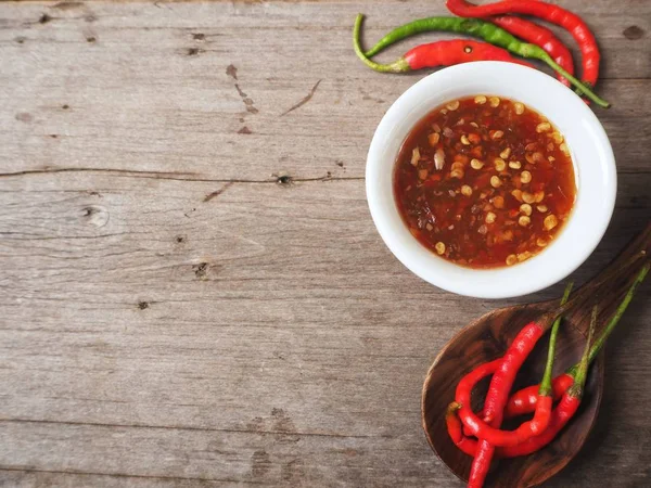 Traditionelle Thailändische Chilisuppe Auf Hölzernem Hintergrund — Stockfoto