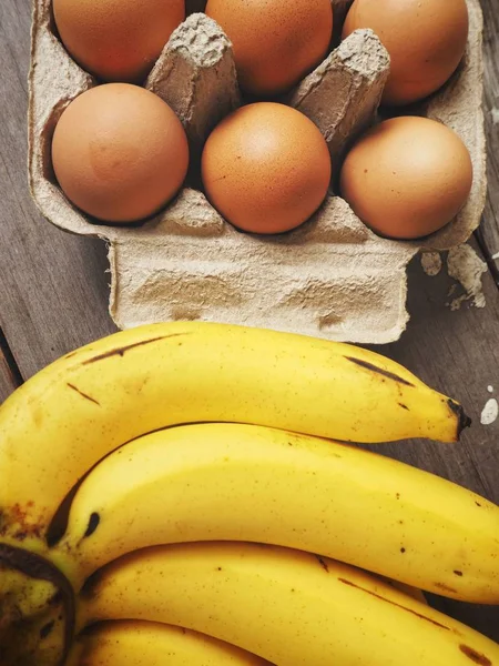 Huevos y plátanos — Foto de Stock