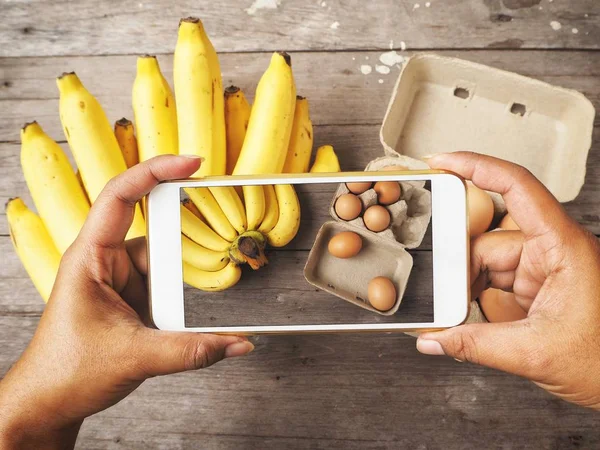 Yumurta ve akıllı telefon ile muz fotoğraf çekme