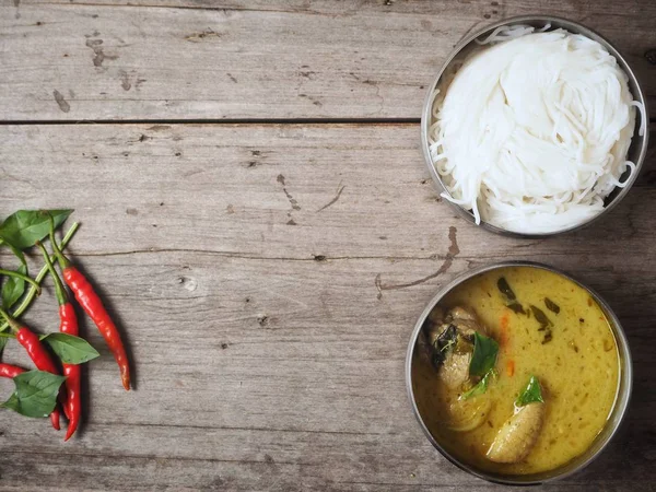 Tay yeşil köri Pirinç Noodle ile