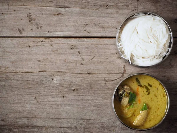 Tay yeşil köri Pirinç Noodle ile