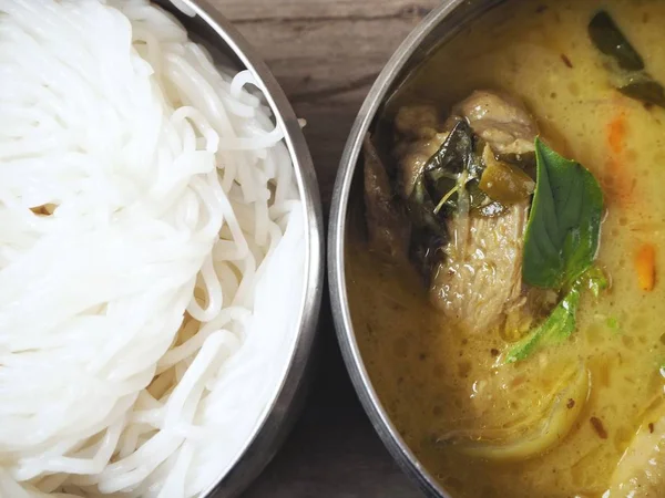 Tay yeşil köri Pirinç Noodle ile