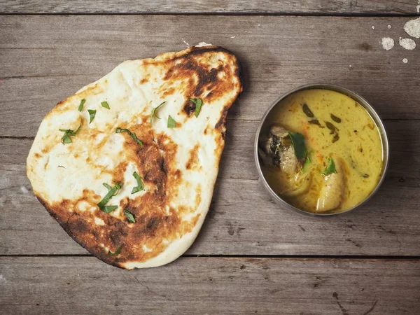 Pan de naan indio con curry — Foto de Stock