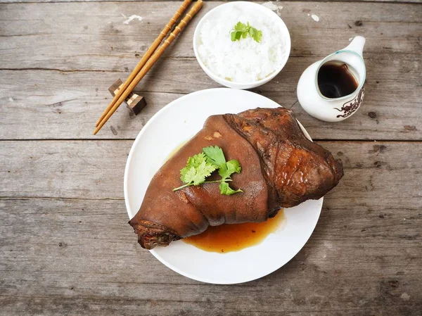 Comida Tradicional China Cerdo Estofado Con Arroz Cocido Terreno Madera — Foto de Stock